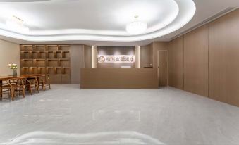 Minghu Yunduo Hotel (Daming Lake Chaoran Tower)