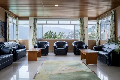 Sparrow Juniper Tree 2 Min Walk to Mg Marg Hoteles en 