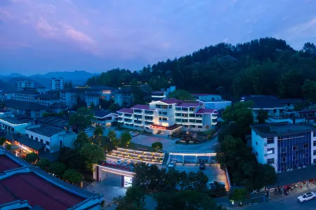 Long Wan Hot Spring Hotel Отели в г. Ичунь