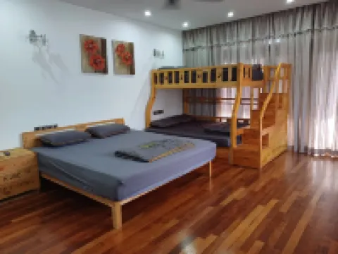 Templer Guesthome 6R5B Cozy Forest View with Pool Hotels in 