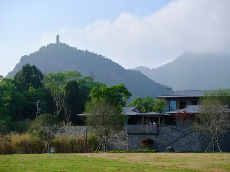 Ruolin Qiaoshangu Graden Hotel