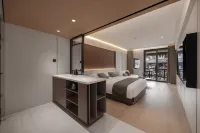 Zhenshui Courtyard · 180° River-View · Designer's Aesthetic | Panoramic Resort Guesthouse (Xitang)