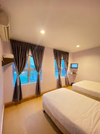 ROYAL HOTEL by MR VJ Business Отели рядом с достопримечательностью «Эспланаде Куатан»