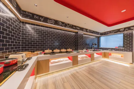 Ibis  （Tianjin Water Park Tianta Metro Station Srore） Отели рядом с достопримечательностью «Nankai University Element Institute (Weijin Road)»