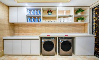 Manzhouli Xinyouyi Russian Hotel Co., LTD