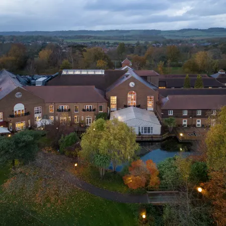 Delta Hotels Tudor Park Country Club Отели рядом с достопримечательностью «Бренчли Гарденс»