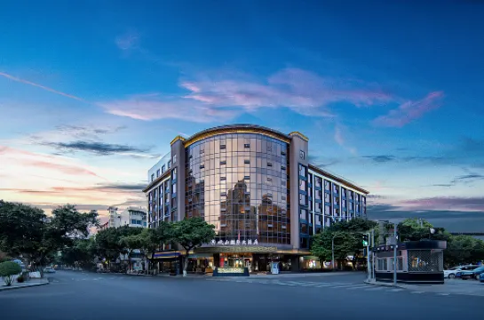 โรงแรมซีชวนมินชานลฮาซ่าแกรนด์