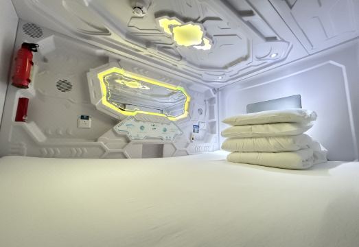 캡슐 호텔 내부 침구