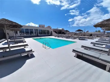 En Plo Boutique Suites Oia Santorini