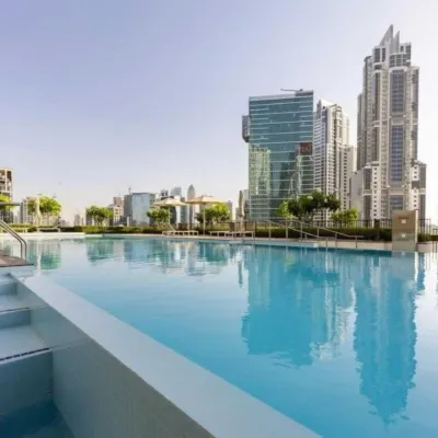 Luxury 1-Bedroom Apartment At Burj Crown. Hotels near باي أفينيو