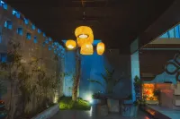 더 H 하우스 퀴논