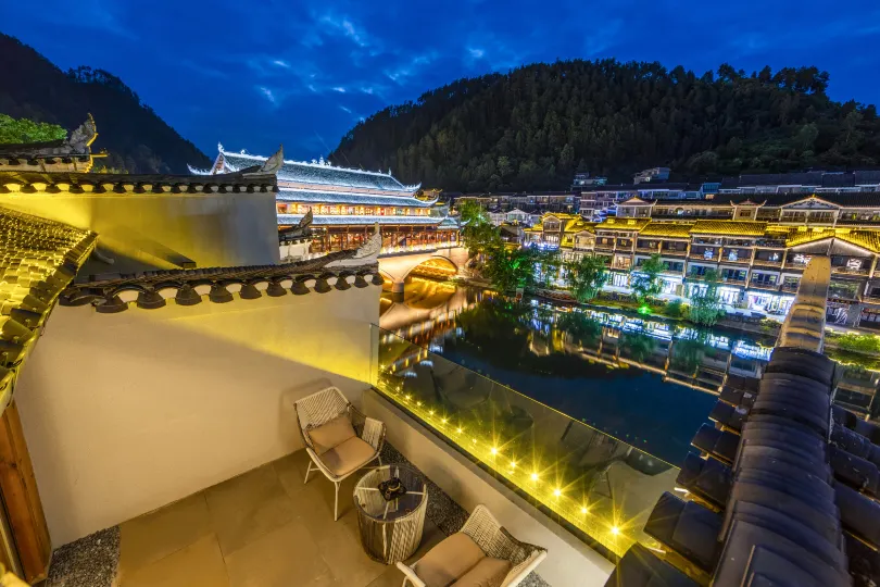 Yinxi Linjiang Homestay (Phoenix Ancient Town Tuojiang Yunqiao Branch)