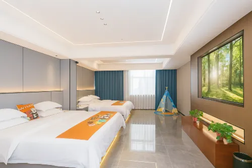 Dreyfu Cinema style Hotel (Maitreya Qinglai Park Giant Century Square Branch)