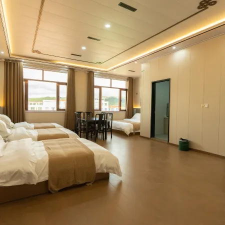 Gaxiu Yungu Hotel