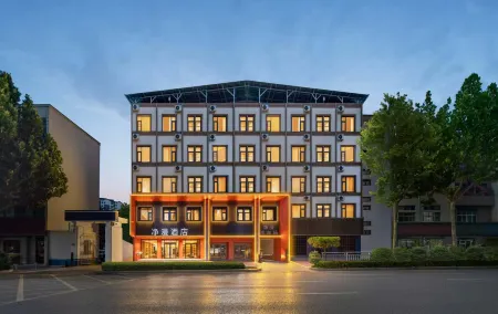 1Jingman Hotel (Shangqiu High-Speed Railway Station Kaixuan Road Branch) Отели рядом с достопримечательностью «Shangqiu Institute of Technology»