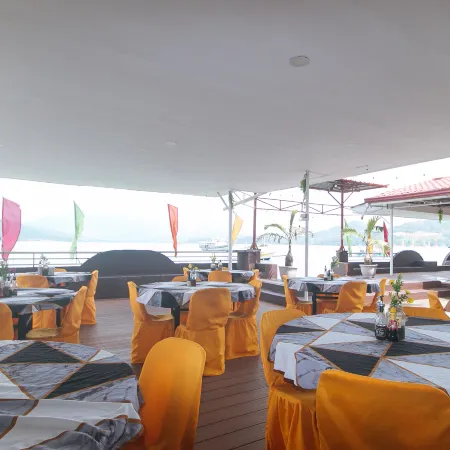 RedDoorz Plus @ Seaborne Hotel Subic Zambales Отели в г. Субик