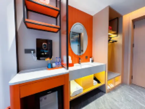 Mehood Lestie Hotel (Golmud Salt Lake Square Branch) Hotels in Golmud