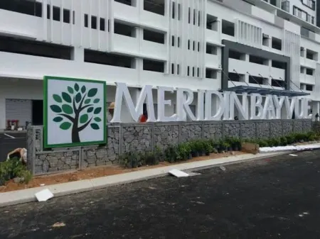 Meridin Bayvue Отели рядом с достопримечательностью «Mosque Tanjung Puteri Resort»