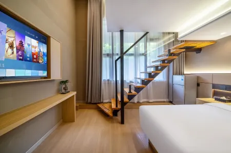 Ruisite Hotel (Shanghai Lianhua Road Subway Station Fudan Pediatric Hospital Branch) Отели рядом с достопримечательностью «Nanfang Xiuxian Guangchang Taiwan Fengqing Street»