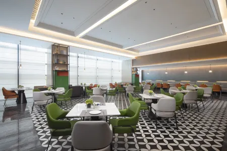 Hampton by Hilton Jinan Huashan Scenic Area Отели рядом с достопримечательностью «Qilu University of Technology East Campus»