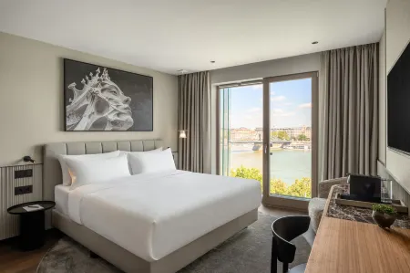 Leon Hotel & Lounge Отели рядом с достопримечательностью «Petofi Literary Museum (Petofi Irodalmi Muzeum)»