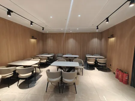 Jingshun Hotel (Beijing Fengtai Integrated Traditional Chinese and Western Medicine Hospital) Отели рядом с достопримечательностью «Haotian Park»