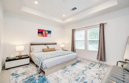 Modern getaway near downtown and airport