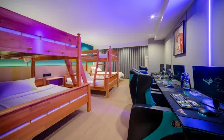 Deke E-sports Hotel Suqian (Baolong Plaza Branch)