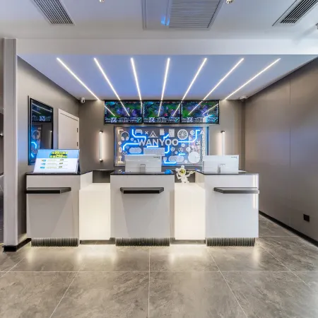 WANYOO Esports Hotel (Shanghai Baoshan Tonghe Xincun Subway Station Branch) Отели рядом с достопримечательностью «Шанхай коммуникейшенс Политекник»