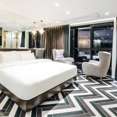 Hotel The Castle Jamsil(Bangi) 1 Отели рядом с достопримечательностью «Станция метро Ogeum»