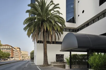 Mercure Roma Centro Colosseo Отели рядом с достопримечательностью «Триумфальная Арка Константина»