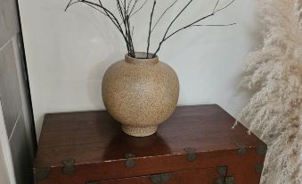 Yongsan Hyochang Park 3 minutes, breakfast included, luggage storage service,