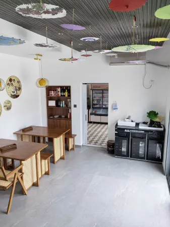 Huangshan Zhenmeng Quyuan Homestay (Xi Xi Nan Ancient Villages) Отели рядом с достопримечательностью «Huizhou Cultural Park · Huashang Villa - Swimming Pool»