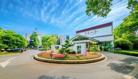 Baoqing Villa Отели рядом с достопримечательностью «Shaoyang University (Southeast to Shaoyang Bureau of Commerce)»