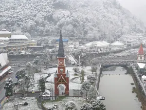 โรงแรมเฟิร์สฮอตสปริง