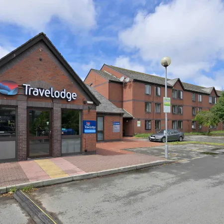 Travelodge Liverpool Central Queens Dock and Arena Отели рядом с достопримечательностью «Комплекс Альберт-Док»