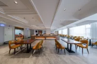 Vienna Hotel (Xinxiang Yanjin Ping'an Avenue Branch）