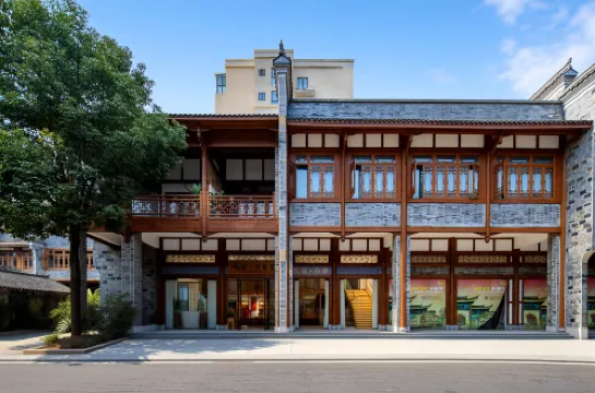 Chongzhou Yuetengxi Homestay (Yanhuachi)