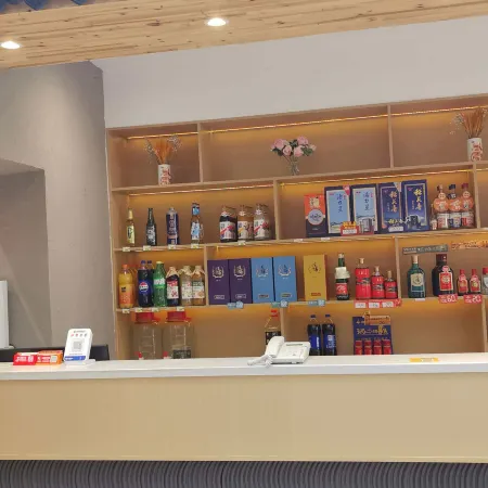LUCK 7 Hotel (Yichang Three Gorges Electric Power Vocational College CBD Shopping Center)