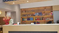 โรงแรมลัค 7 (ศูนย์การค้า CBD วิทยาลัยอาชีวศึกษาไฟฟ้าสามช่องเขา อี๋ชาง)
