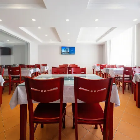 ELong Ruiyun Hotel (Sanhe Yanjiao Station CNOOC Street Store)