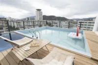 Yujun Hotel (Old Town of Lijiang Branch) - مسبح على السطح