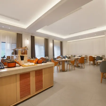 Vienna Hotel (Hefei Feixi County Huanan City Tongluozhai Subway Station)