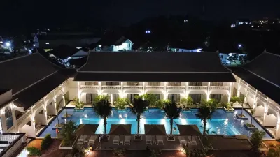 迪曼尼度假飯店De Mani Hotel (超大豪華泳池) 塔通瀑布附近的飯店