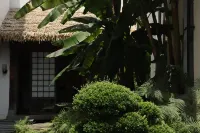 Floral Lux Hotel · fan Dust Home New Song Dynasty Luxury and Hidden Designer Guesthouse - Kitchens