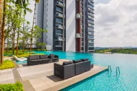 Grand Medini by RR JBcity - Rooftop Pools