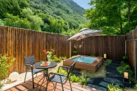 Xiaoyue Qinglan Garden Private Hot Spring Hotel (Lixiao Road Branch, Bipenggou Scenic Area) - Hot Tub