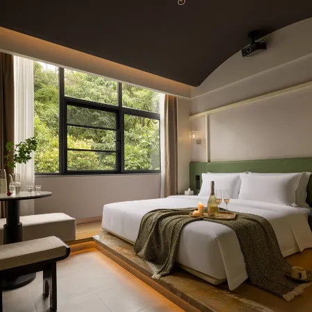 Guiyang Qianyu Design Hotel (Longdongbao International Airport Jianlongdong Subway Station)