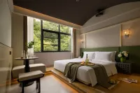 Guiyang Qianyu Design Hotel (Longdongbao International Airport Jianlongdong Subway Station)