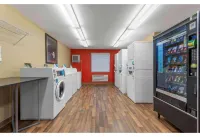 Motel 6 Buffalo Amherst, NY - 주차장